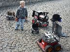 Nejmenší robotik se svým strojem